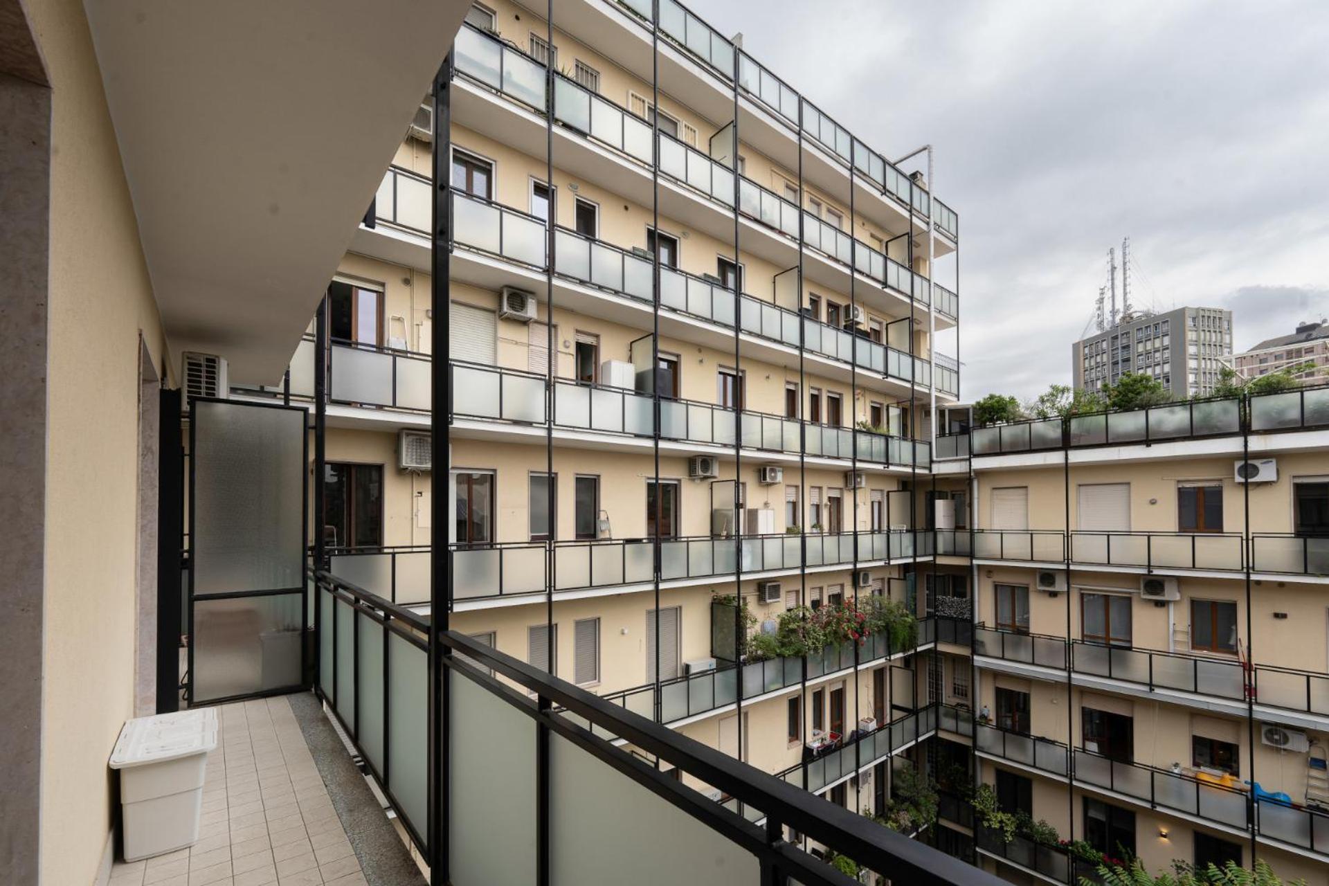 Elegant In The Heart Of Milán