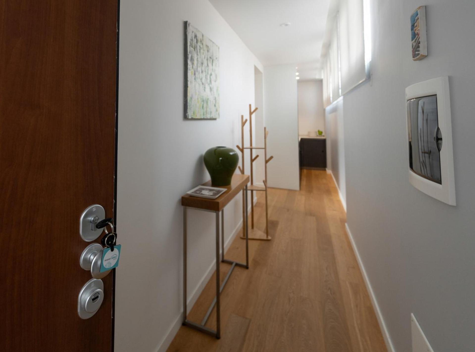 Elegant In The Heart Of Milán