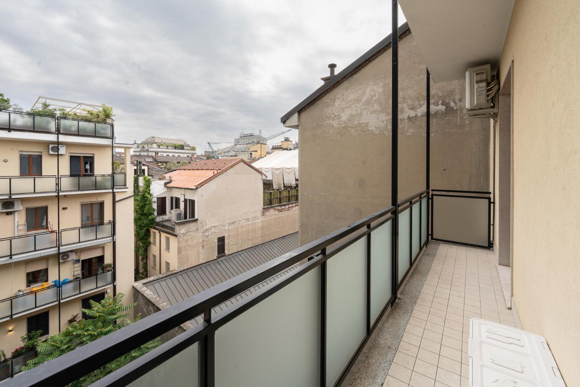 Elegant In The Heart Of Milán
